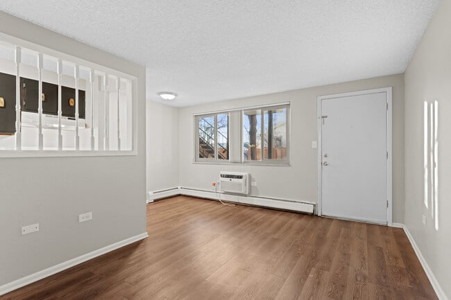 Building Photo - Pearl Court Apartments