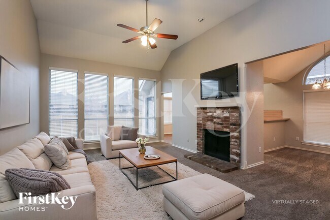 Foto del edificio - 136 Woodcreek Dr