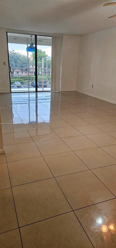 Foto principal - 1830 Lauderdale Ave