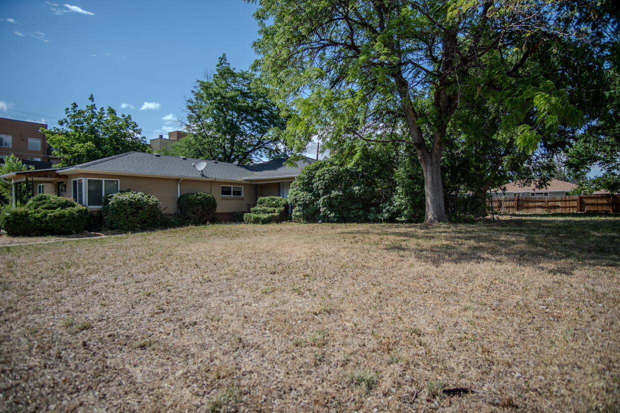 Front and Side Yard - 5005 E 34th Ave
