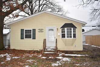 Building Photo - 705 W Broadway St