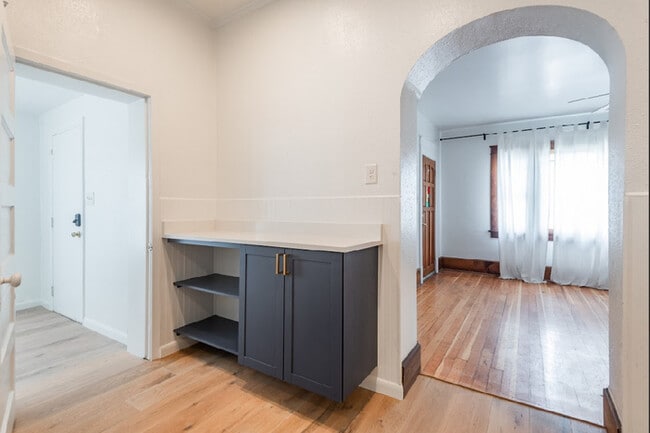 Building Photo - 450 Quince St