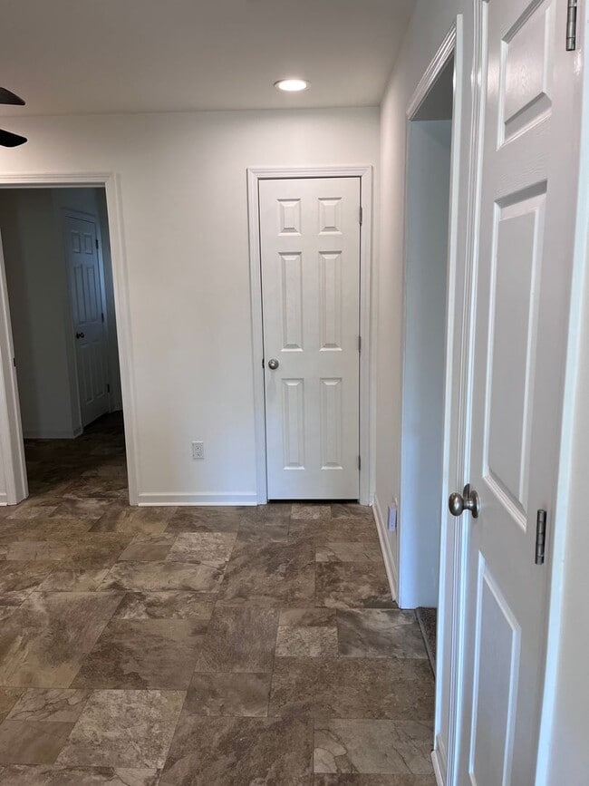 Foto del edificio - 1010 Aileen Cir