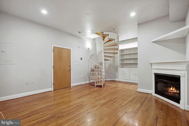 Building Photo - 1417 Chapin St NW