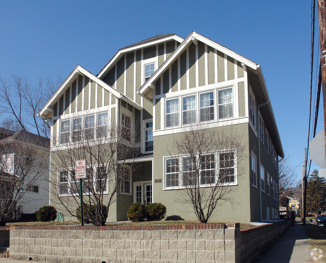 Building Photo - 4350 N Park Ave