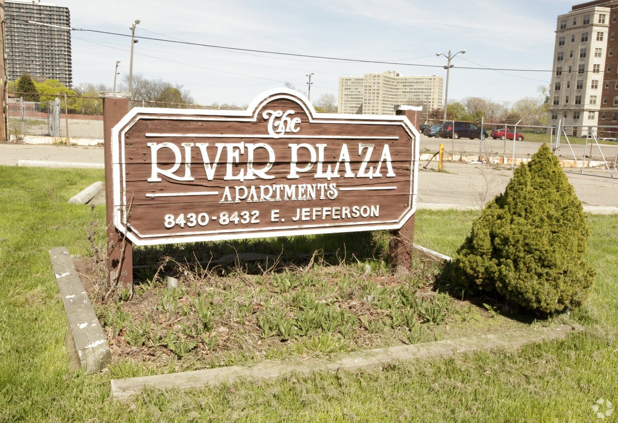 Foto del edificio - River Plaza Apartments