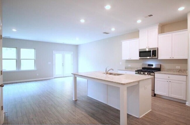 Building Photo - 6148 Lanier Harbor Lndg