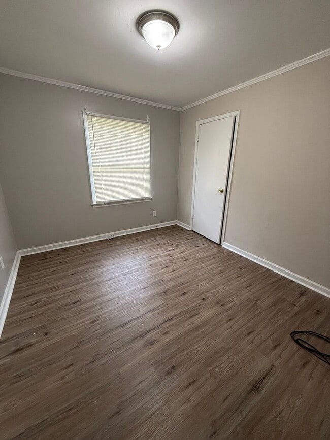Building Photo - Charming 4 bedroom 2 bath home in Oakhaven