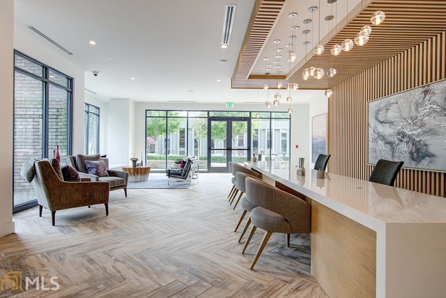 Building Photo - 5755 Glenridge Dr