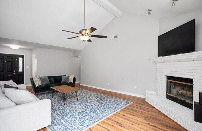 Foto del edificio - 2240 Prytania Cir