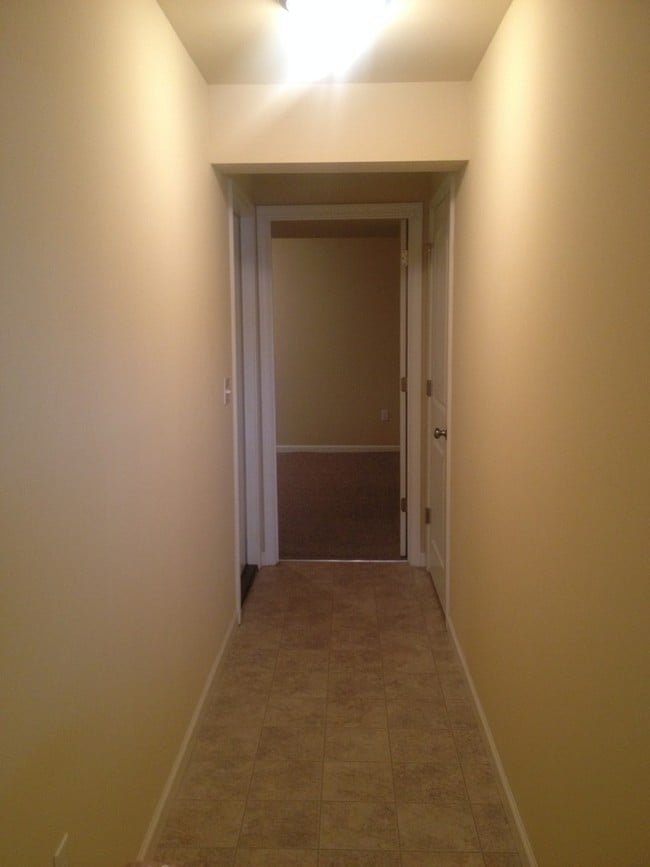 Building Photo - 727 Gregs Dr