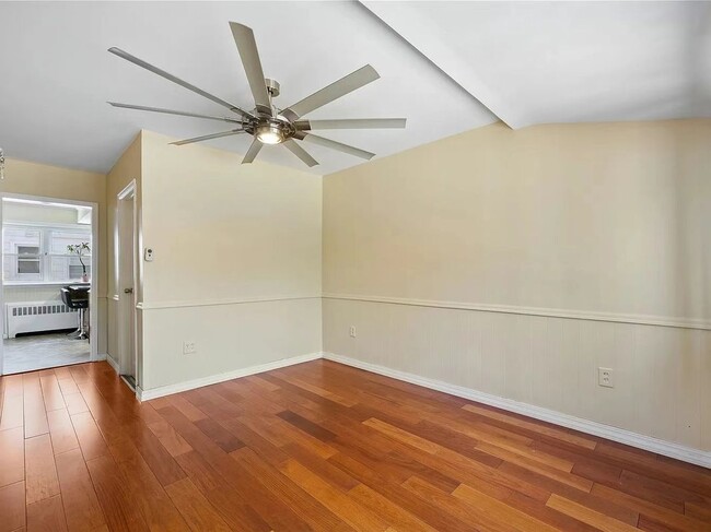 Building Photo - 986 N 1st St