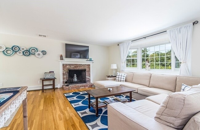 Foto del edificio - 67 Old Post Rd