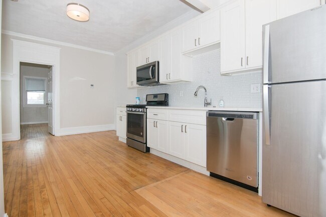 Building Photo - 9/1 No Fee! Renovated 4BR/2BA near Packard...