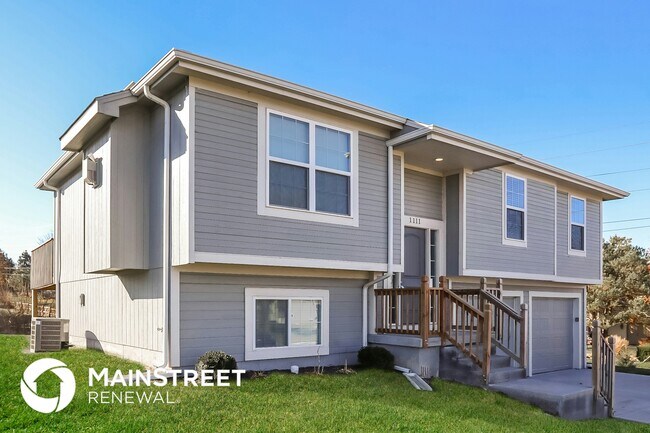 Building Photo - 1111 Hampton Dr