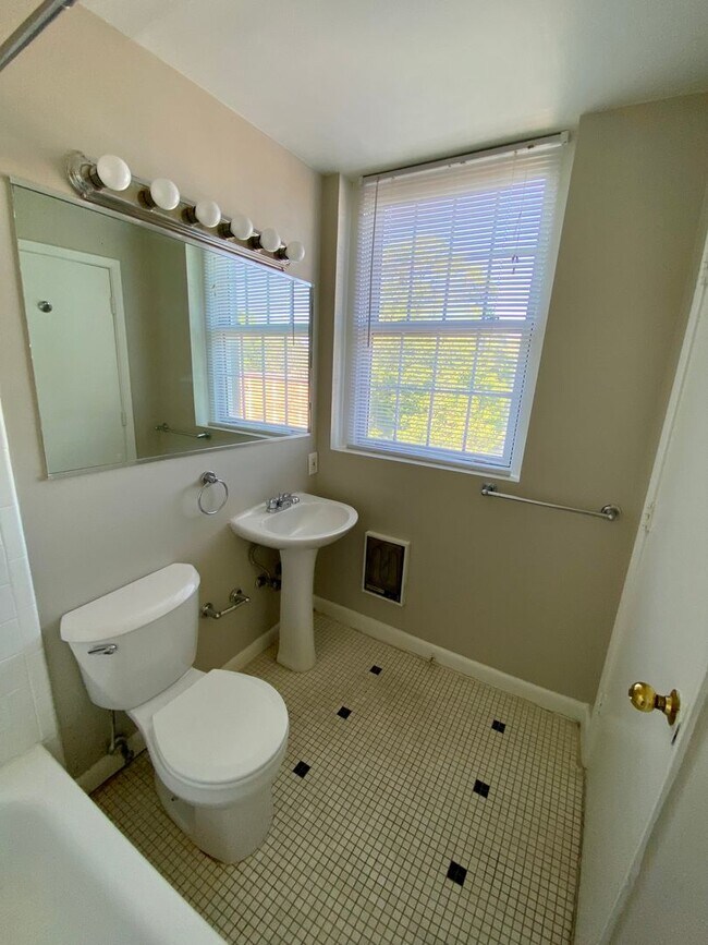Foto del edificio - One Bedroom with City Views in Poncey-Highland