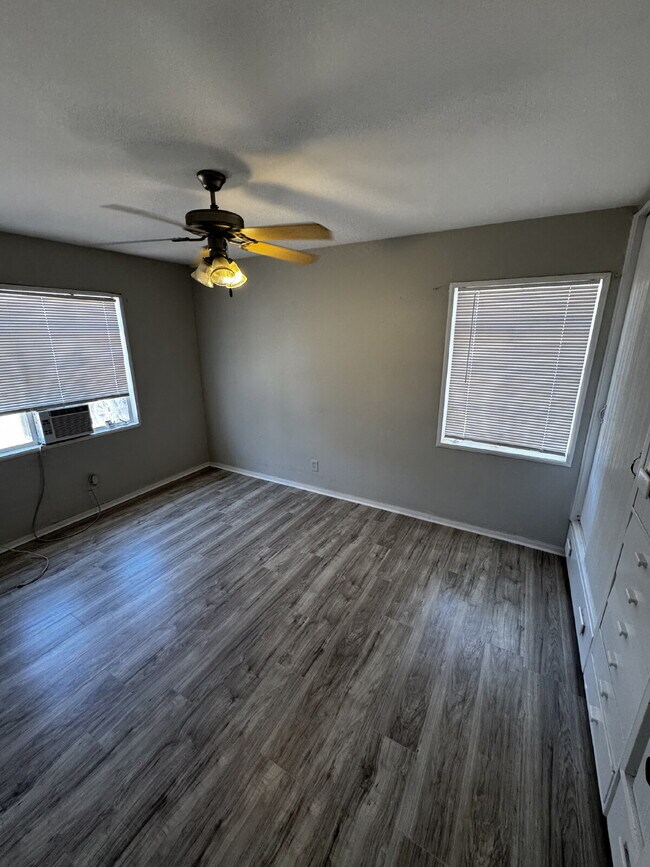 Building Photo - "Charming 3-Bed with Spacious Living in Prime Lubbock Location!"
