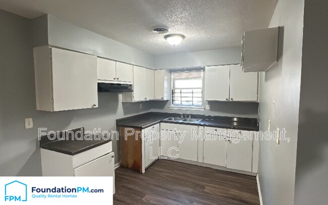 Building Photo - 3251 Abbottsford Ave