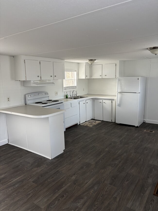 Building Photo - 527 Wancy Cir