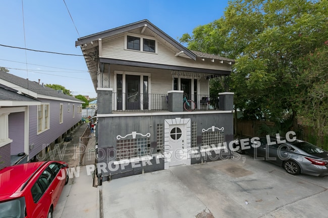 Building Photo - 320 N Olympia St