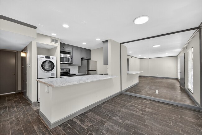 Foto del edificio - 8931 Gaylord Dr