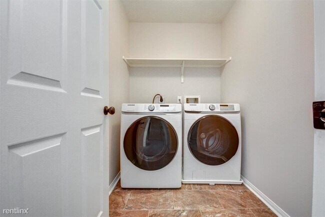 Foto del edificio - 4 br, 2 bath House - 25916 Drybrook Road
