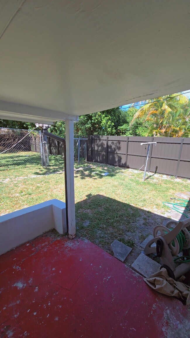 Private backyard - 1305 NE 146th St