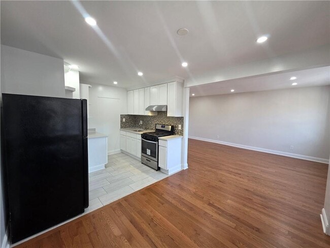 Building Photo - 1443 E 89th St