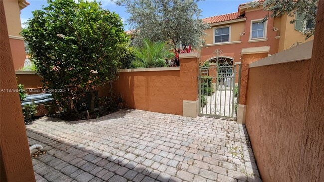 Foto del edificio - 5010 S Harbor Isles Dr