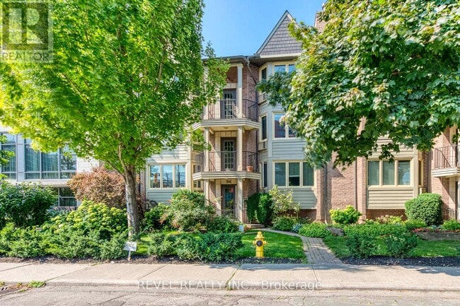 Photo du bâtiment - 94 Trinity St