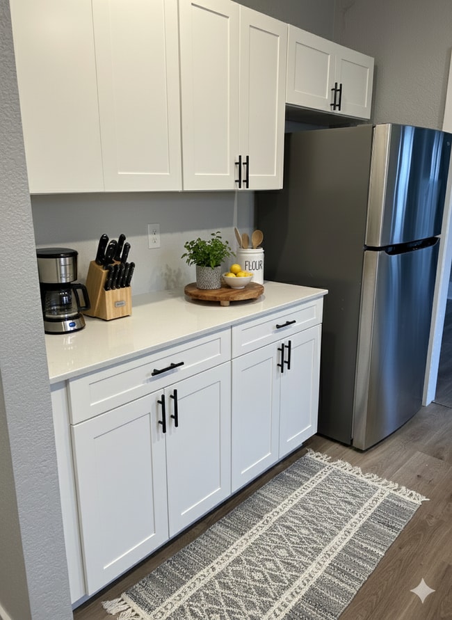 Building Photo - 2 Bedroom 1 Bathroom House with lots of charm!!