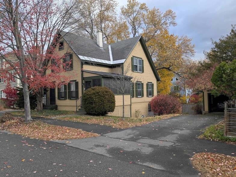 Primary Photo - 2 Holt St