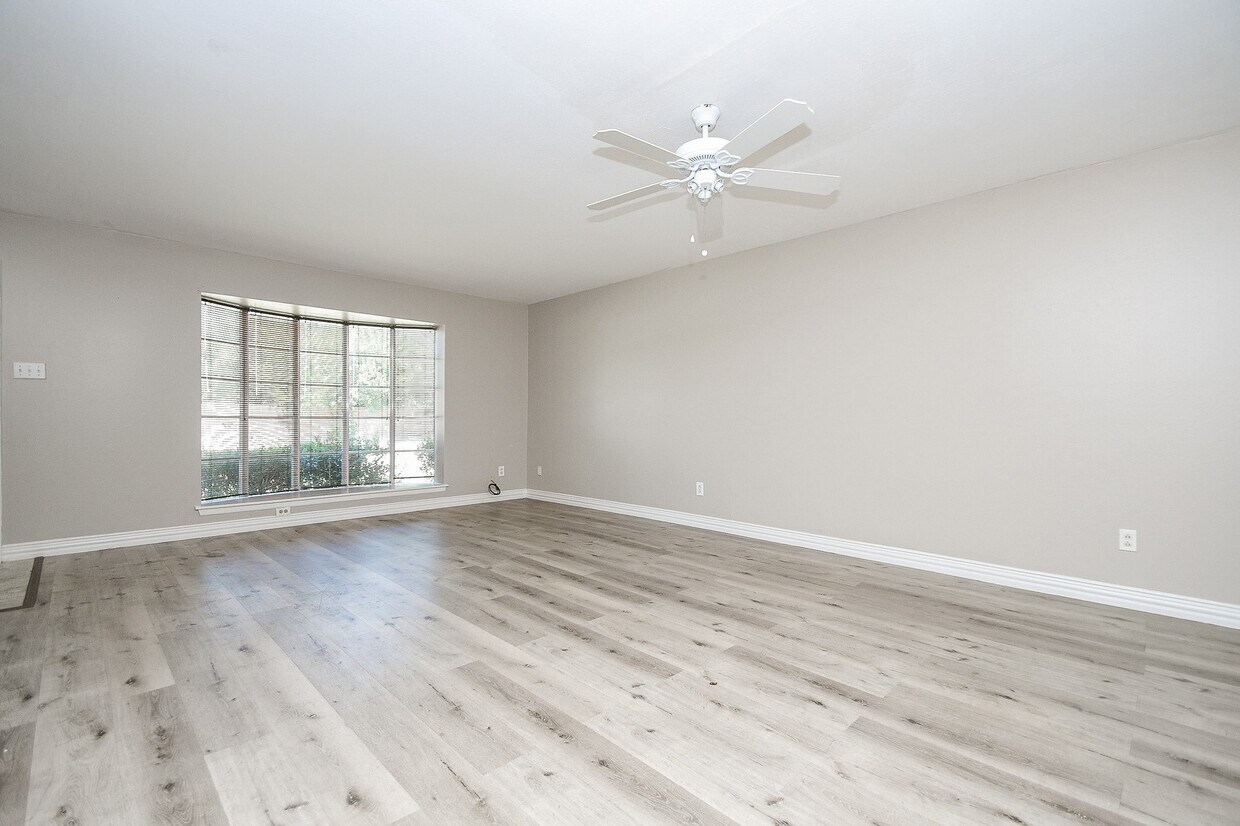 Foto del edificio - 6111 Fondren Rd