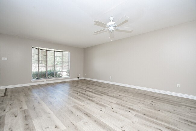 Foto del edificio - 6111 Fondren Rd