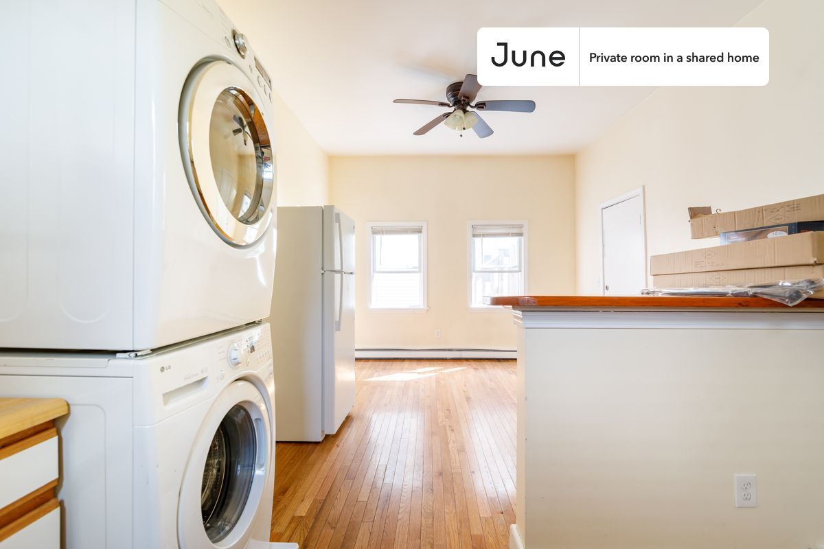 Foto principal - Private bedroom in 2 bed/1 bath Home