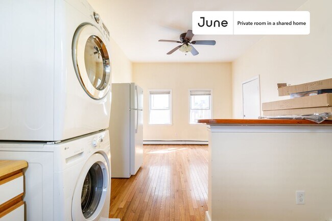 Building Photo - Private bedroom in 2 bed/1 bath Home