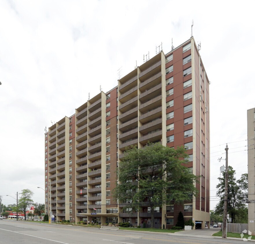 Delmonico Apartments 33 Fennell Ave E Hamilton, ON