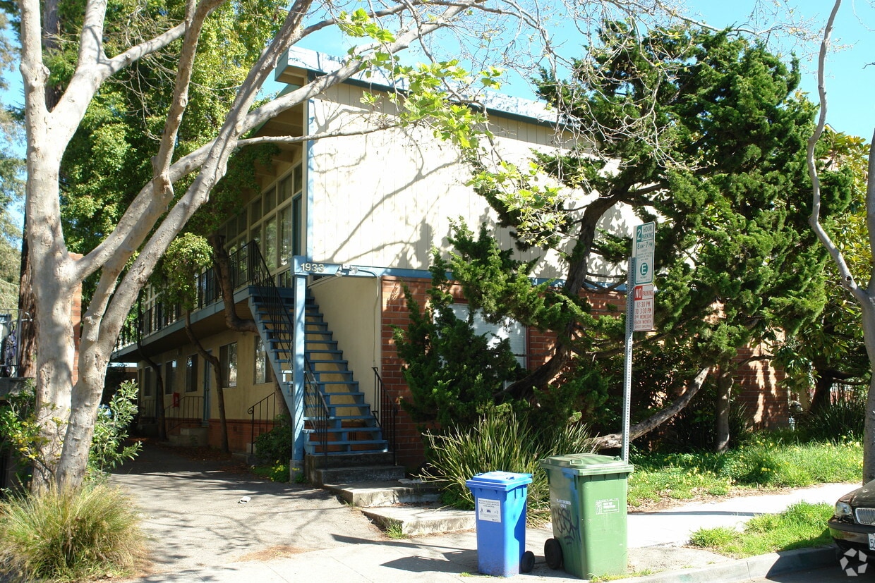 Primary Photo - 1933 Delaware St