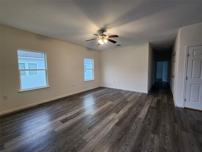 Foto del edificio - 6306 Red Oak Dr