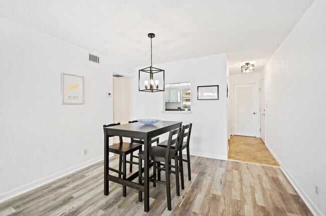 Foto del edificio - 1050 Hillsboro Mile