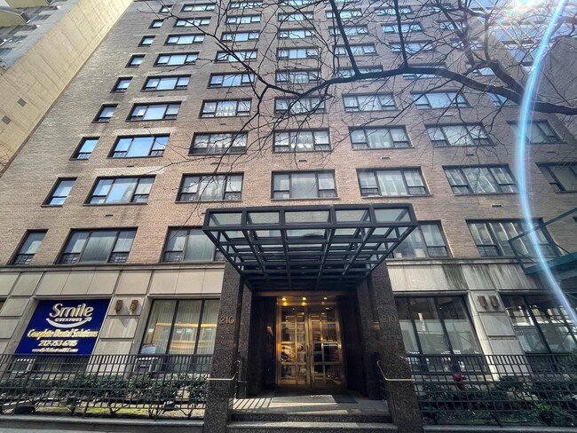 Building Photo - 210 E 47th St
