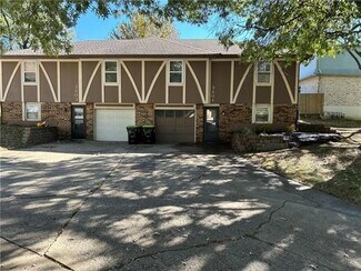 Building Photo - 3803 NE Colonial Dr