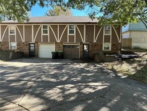 Building Photo - 3803 NE Colonial Dr