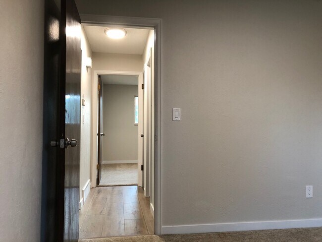 Building Photo - 828 Ulysses St