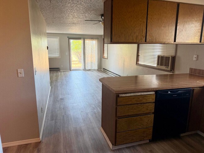 Building Photo - 521 Balsam Dr