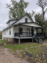 Building Photo - 2820 SE Wisconsin Ave