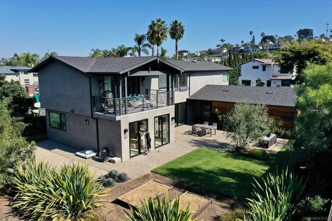 Building Photo - 707 N Rios Ave