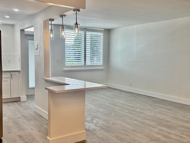 Building Photo - 104 Paradise Harbour Blvd