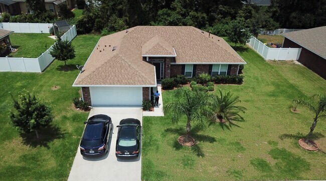 Foto del edificio - 702 Cinnamon Fern Ln