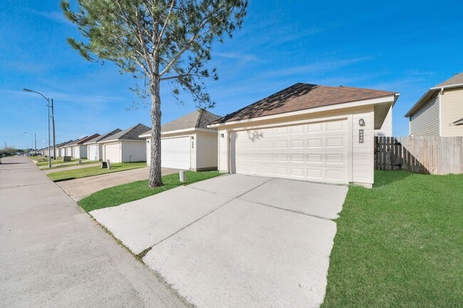 Building Photo - 6446 Mountain Pines Ln